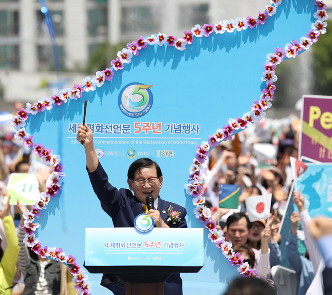 From a victim of war to the leader of peace