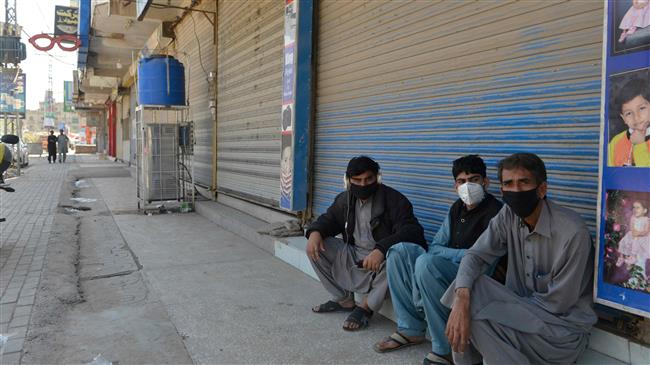 Urban Pakistan under lockdown after 900 tests positive for Covid19