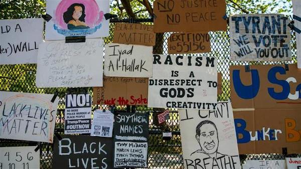 US protesters turn White House fences into memorial wall