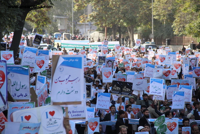 شعار مرگ بر فرانسه و مرگ بر مکرون در افغانستان طنین انداز شد مردم خواستار قطع روابط با فرانسه شدند 100 میلیون جایزه برای قتل گستاخ به ساحت رسول خدا تعیین شد
