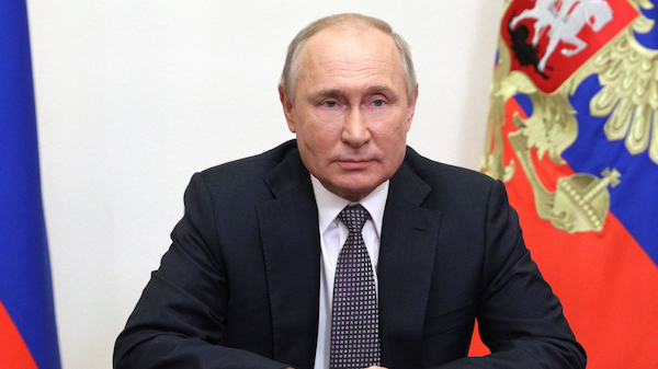 Putin blasts NATO�s �neverending� military buildups near Russia