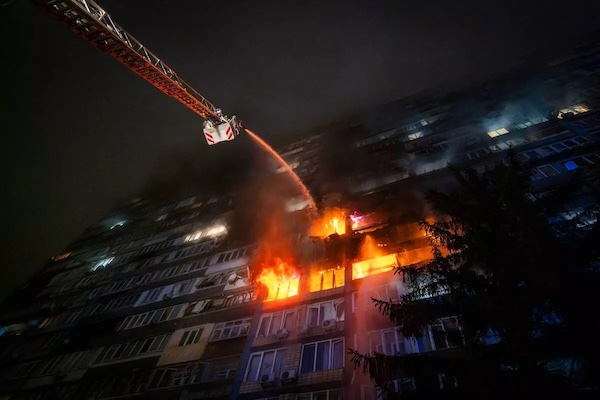 Power restored to 800,000 in Kyiv after major Russian strikes on Ukraine`s energy grid
