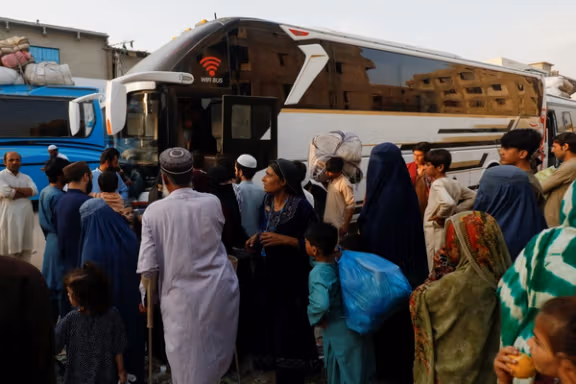 عفو بین‌الملل خواستار توقف اخراج افغانها از پاکستان شد