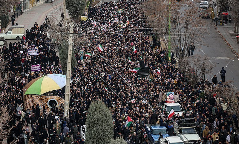 Mourners attend mass funeral for martyrs of riots in Tehran