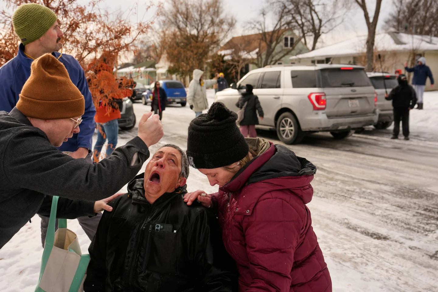 Photos Of Tensions Between Federal Officers And Locals In Minneapolis