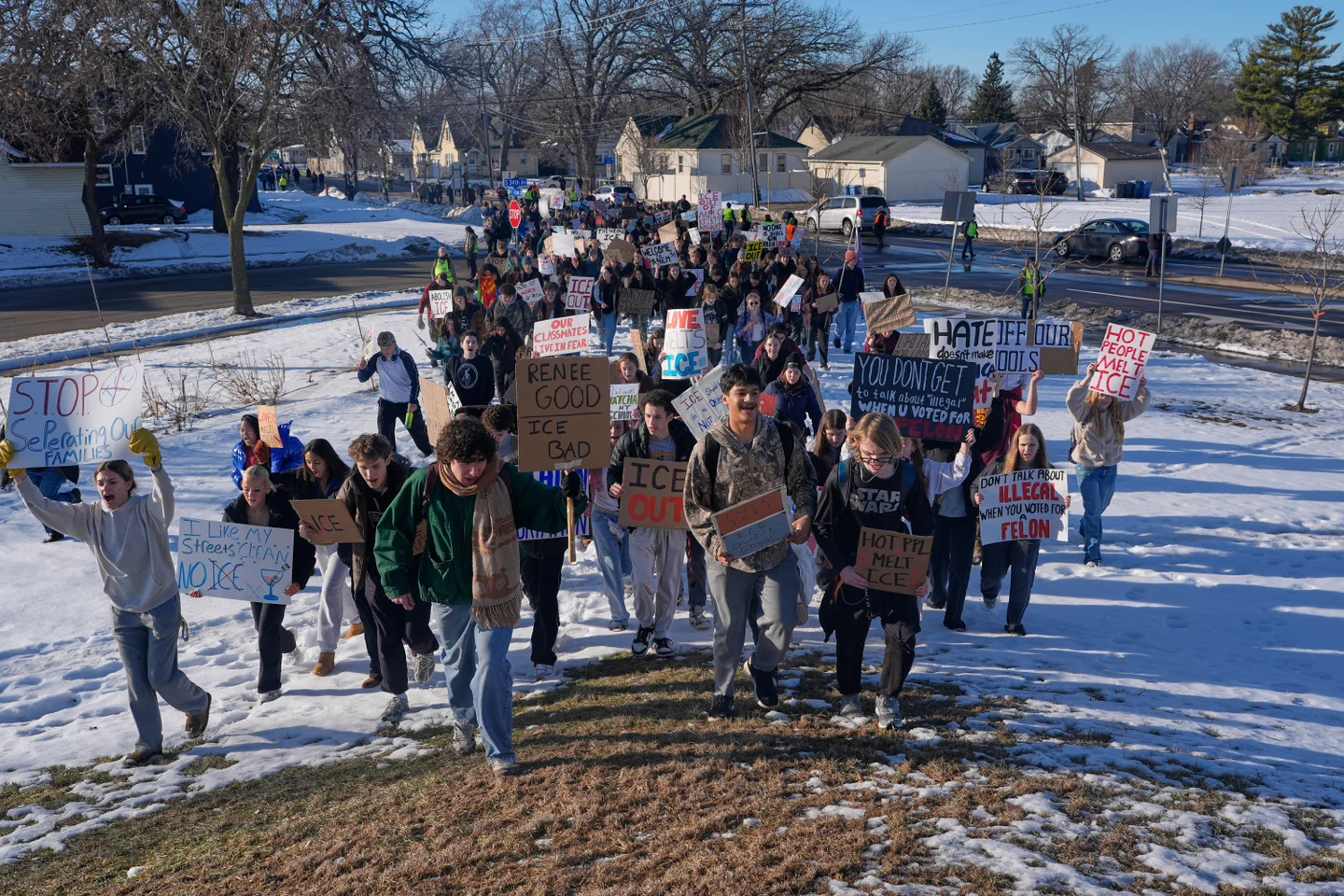 Photos Of Tensions Between Federal Officers And Locals In Minneapolis