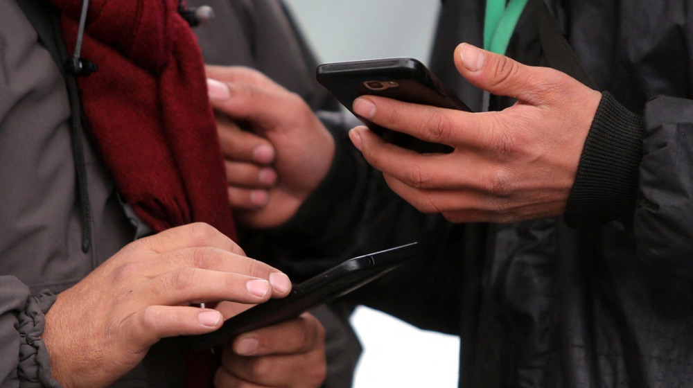 Iran begins easing bans on global internet