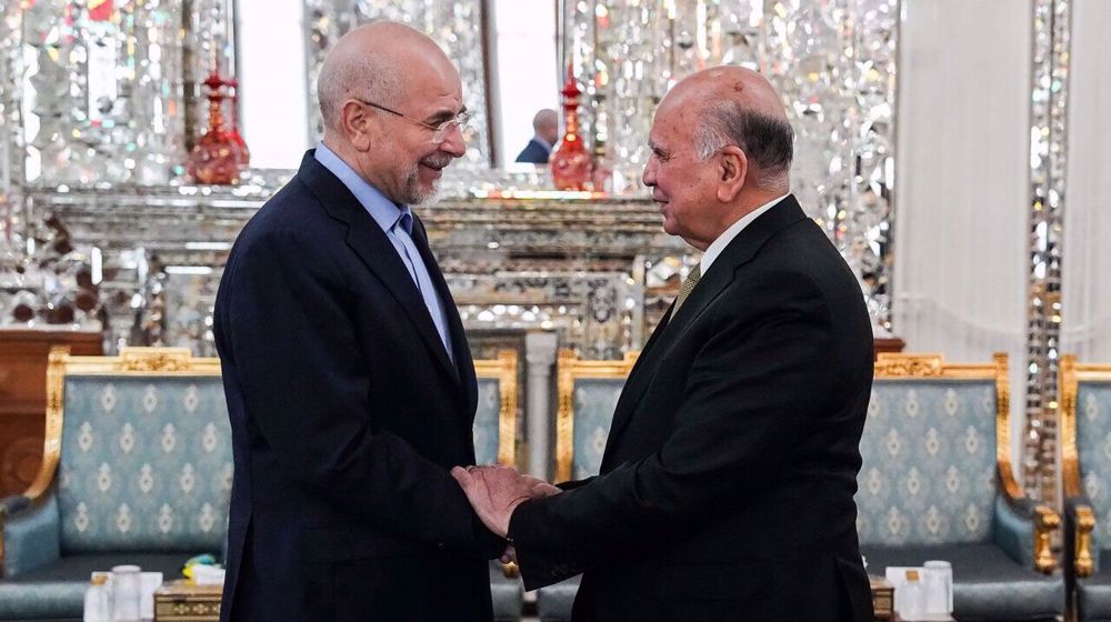 Iran begins easing bans on global internet