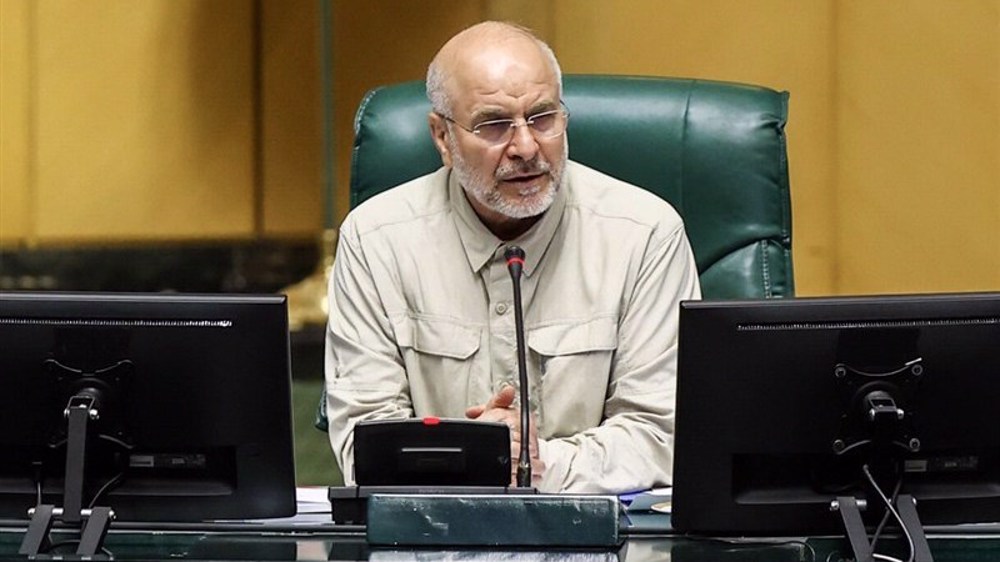 Iran begins easing bans on global internet