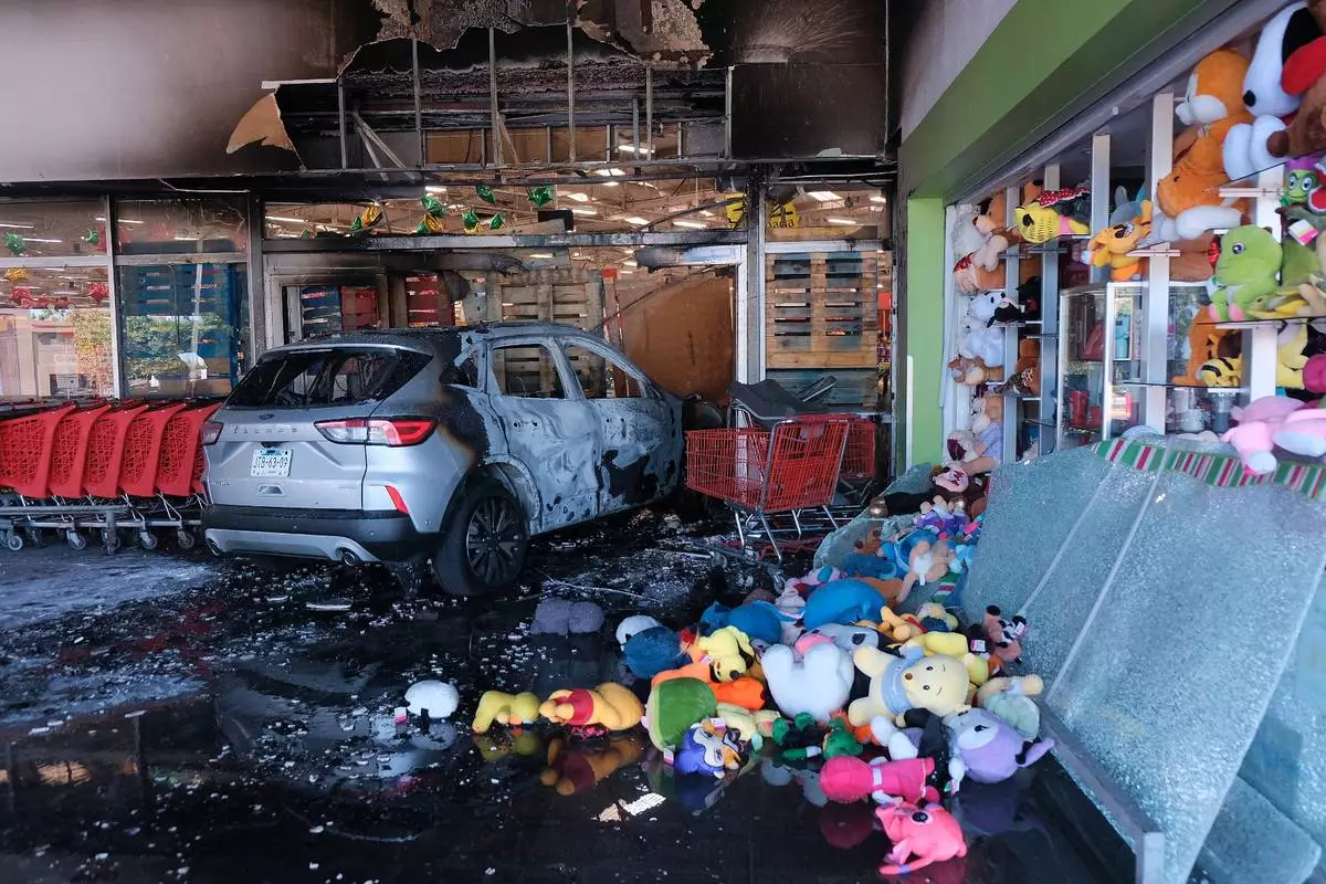Photos of violence in Mexico after the army killed cartel boss Nemesio `El Mencho` Oseguera