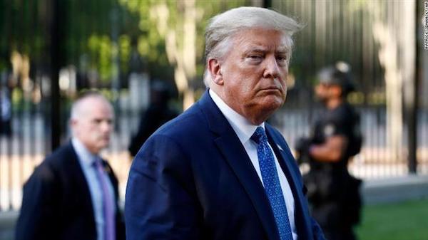  Ex-US diplomat: Trump evokes memories of Mussolini