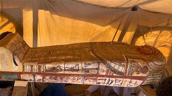  Egypt unveils 59 sealed coffins in major archaeological discovery