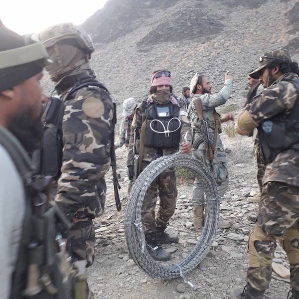  Taliban destroys Pakistans barbed-wire erected on Durand Line