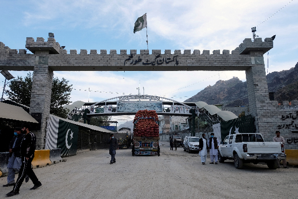 Torkham Crossing Opens to Traffic After More Than a Week