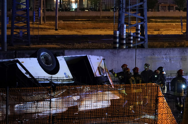  21 dead, 18 injured after bus falls off overpass near Venice, Italy