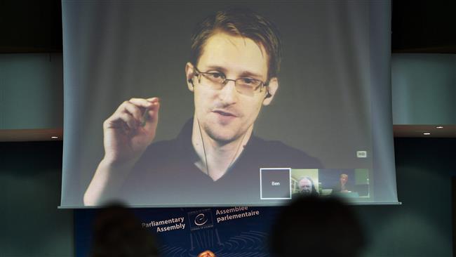 Putin may send Snowden to US as gift, US intelligence claims