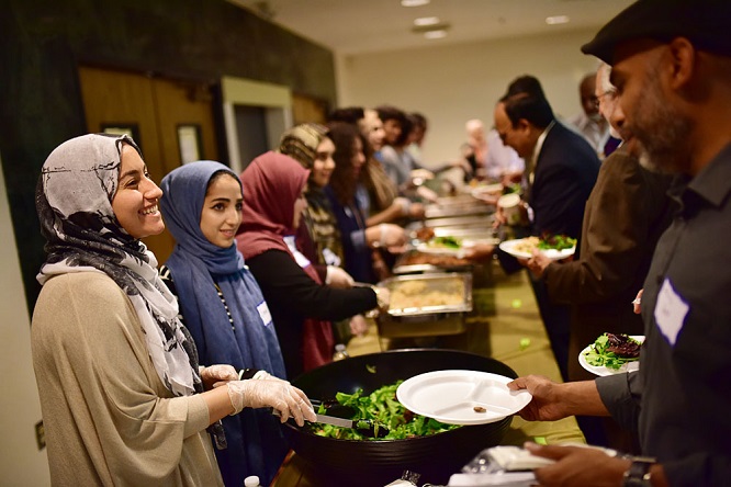  US Muslims in California break Ramadan fasting with community Iftar / Pics