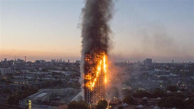  Massive fire engulfs tower block in west London, 6 dead