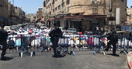  After Israeli Closure of Al Aqsa Mosque, Muslims Perform Friday Prayers Outside