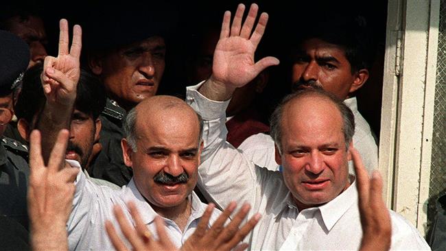  Pakistan to Nominate Ousted PM's Brother as His Successor