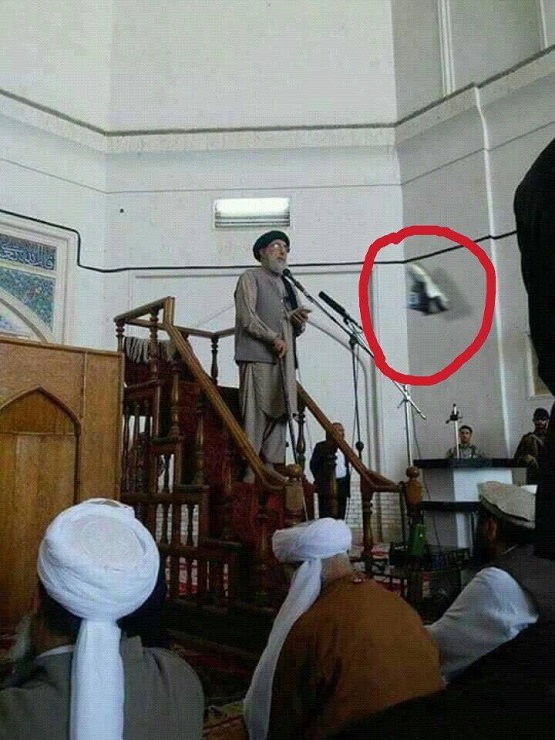  Man Throws Shoe At Hekmatyar In Herat Mosque+Video